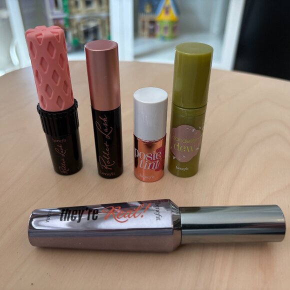 Benefit Cosmetics Mini Collection - Picture 1 of 1